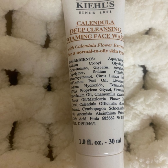 Kiehl's Skincare Set - White and Cream - Picture 5 of 5
